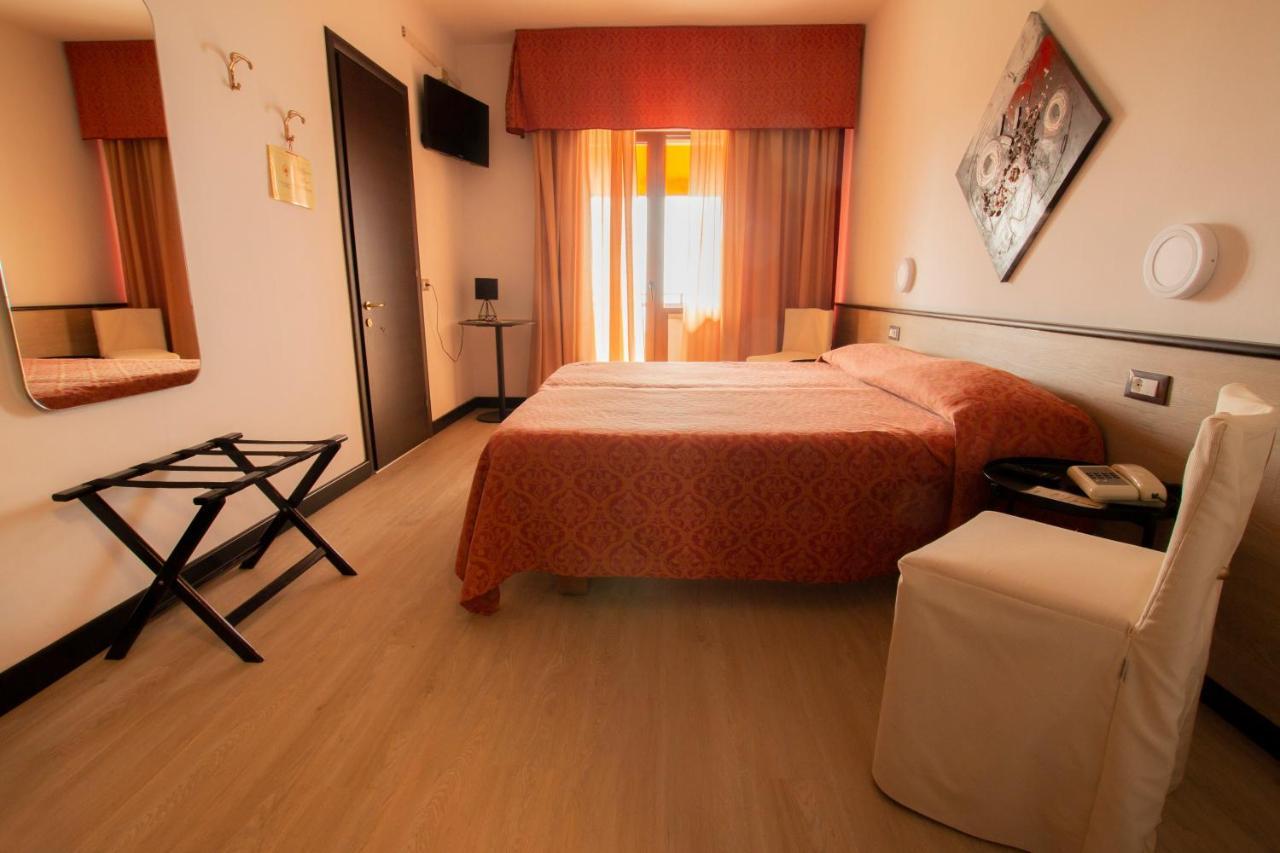 Hotel San Zeno San Zeno di Montagna Exterior photo